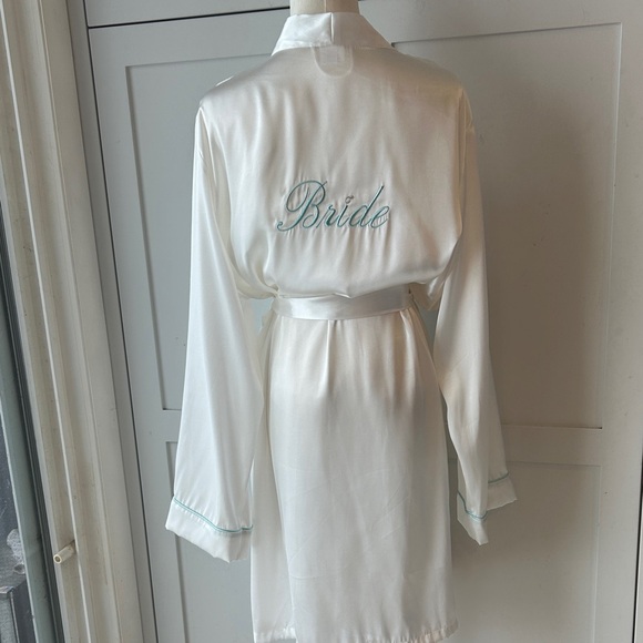 Apt. 9 Other - Apt. 9 White Bridal Robe with Blue Embroidery Size 2X Preowned